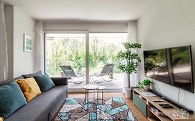 Linda Terrace By Quokka 360 - Modern Apartment With Spacious Private Terrace